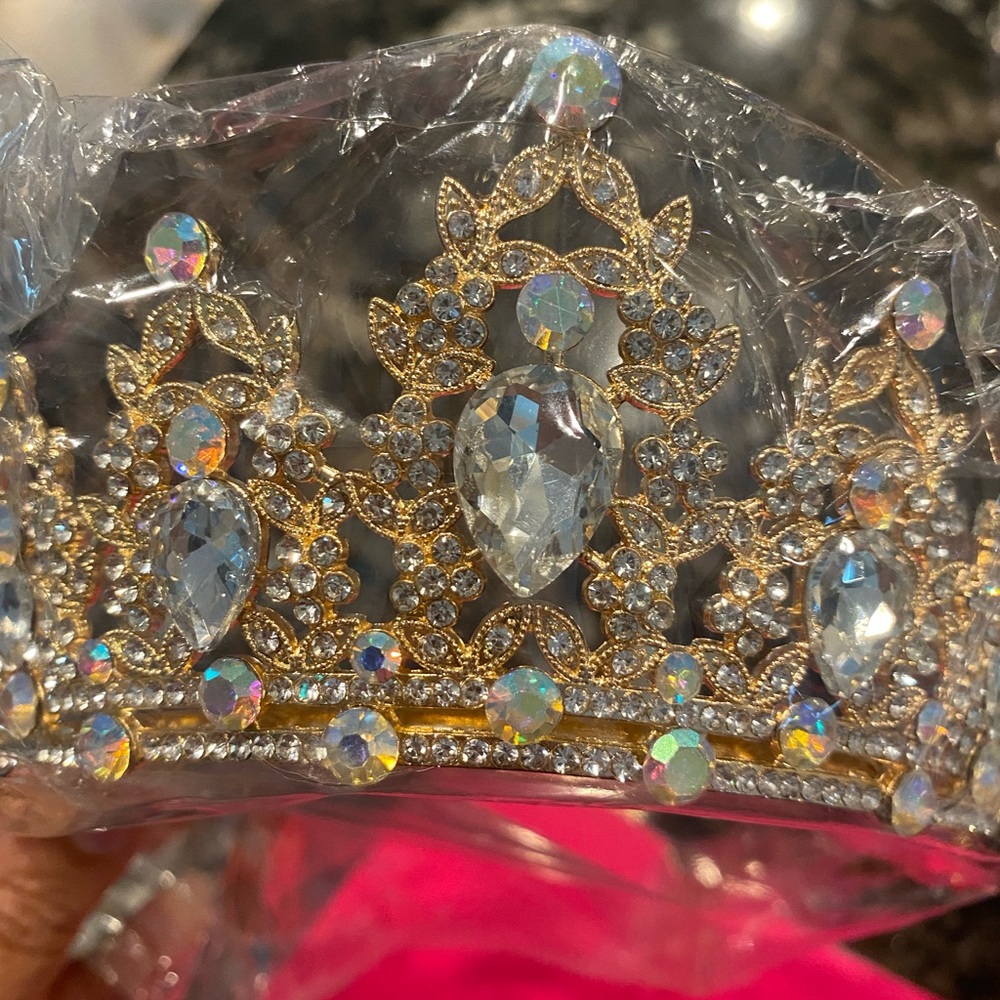 GOLD & RHINESTONES CROWN TIARA NEVER USED